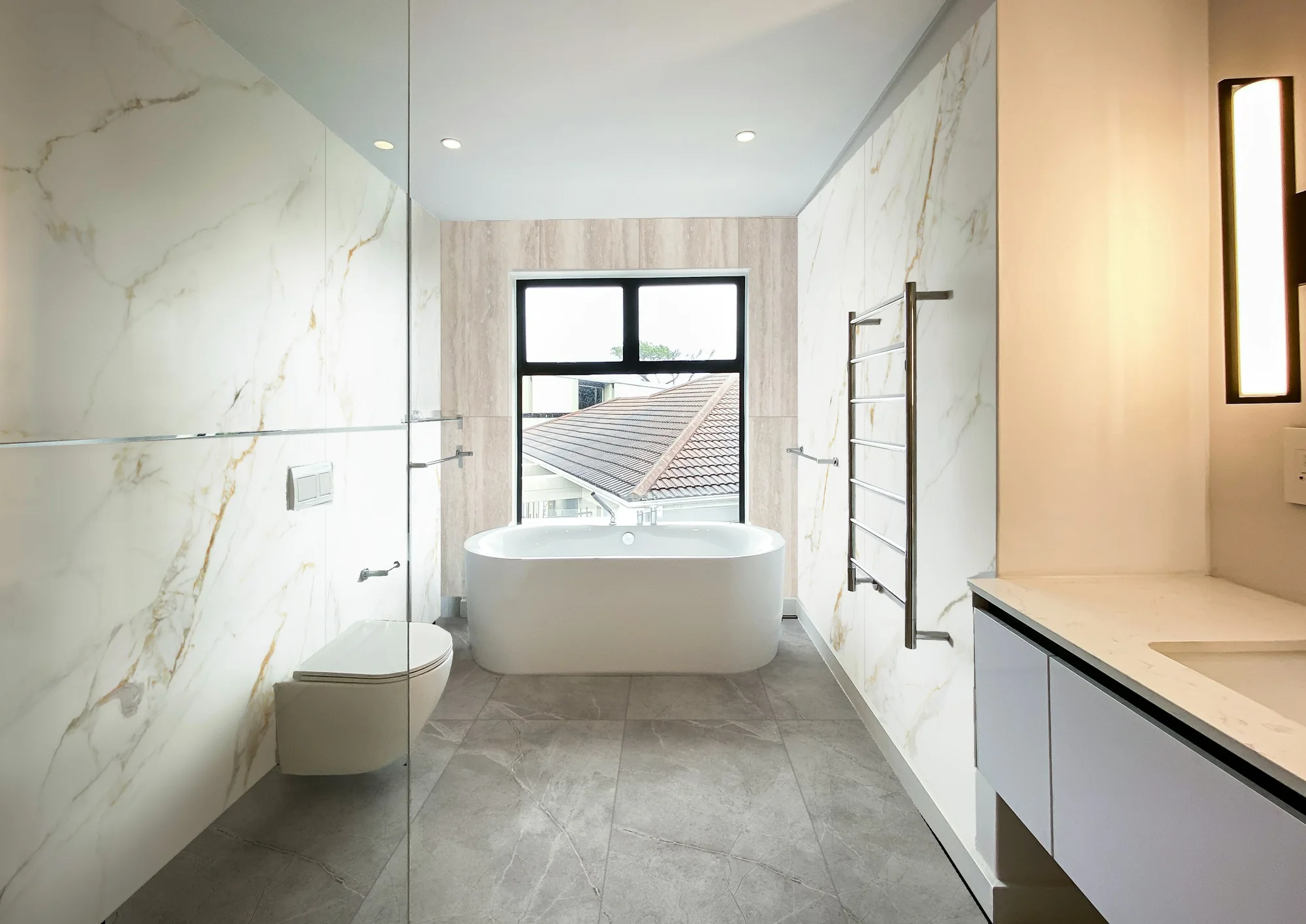 The same bathroom with NG Kütahya porcelain tiles on the floor and walls